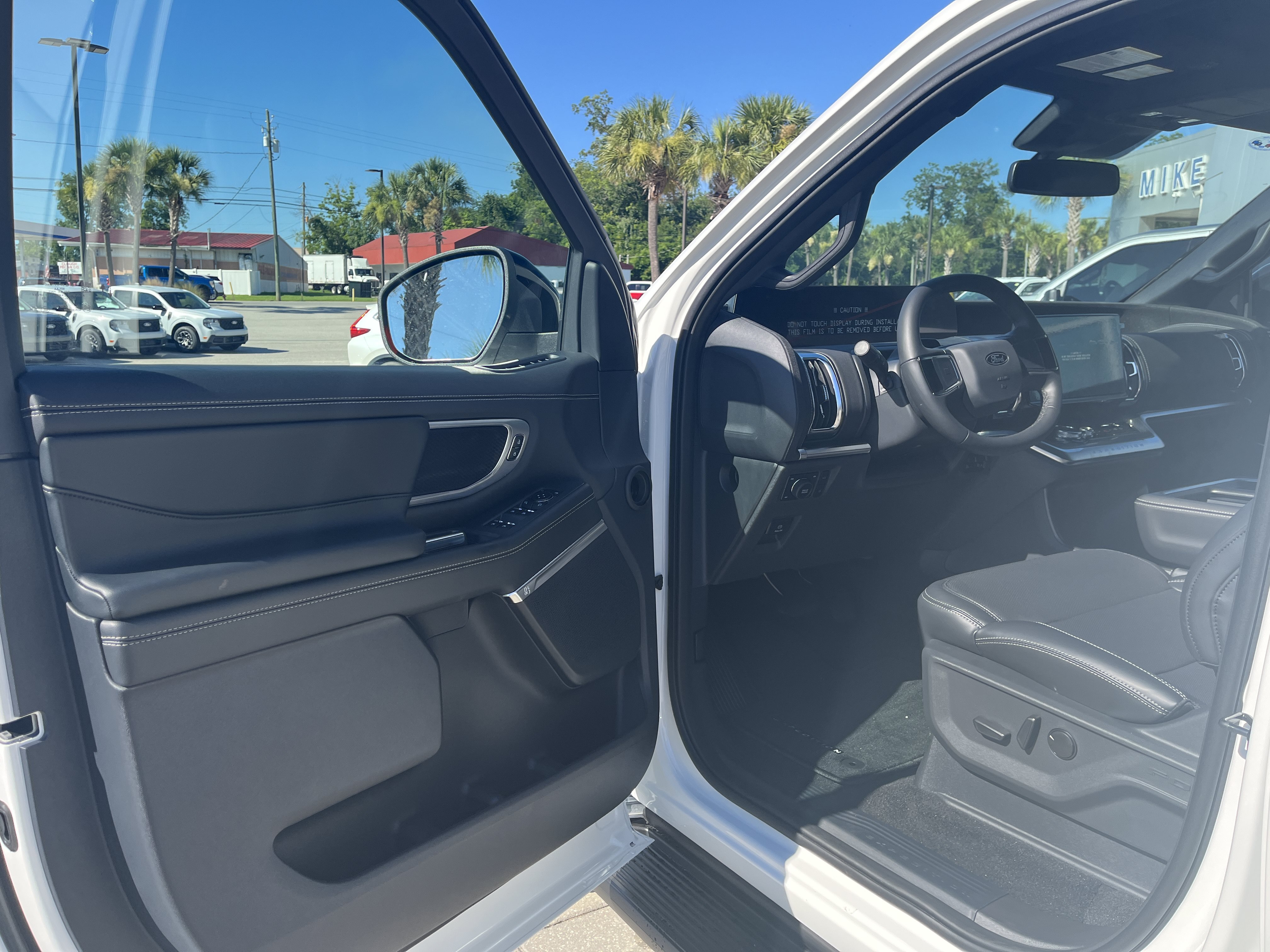 New 2026 Star White Metallic Tri-Coat Ford Platinum® image 10