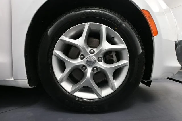 Used 2020 White Chrysler Limited image 15