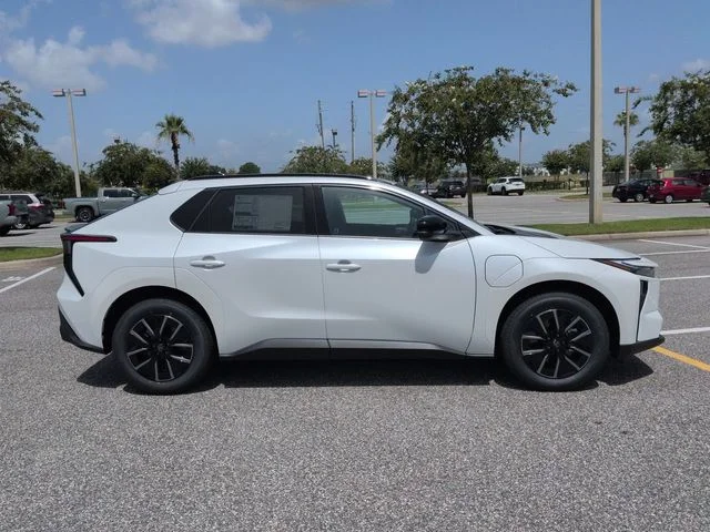 New 2026 Wind Chill Pearl Toyota XLE image 3