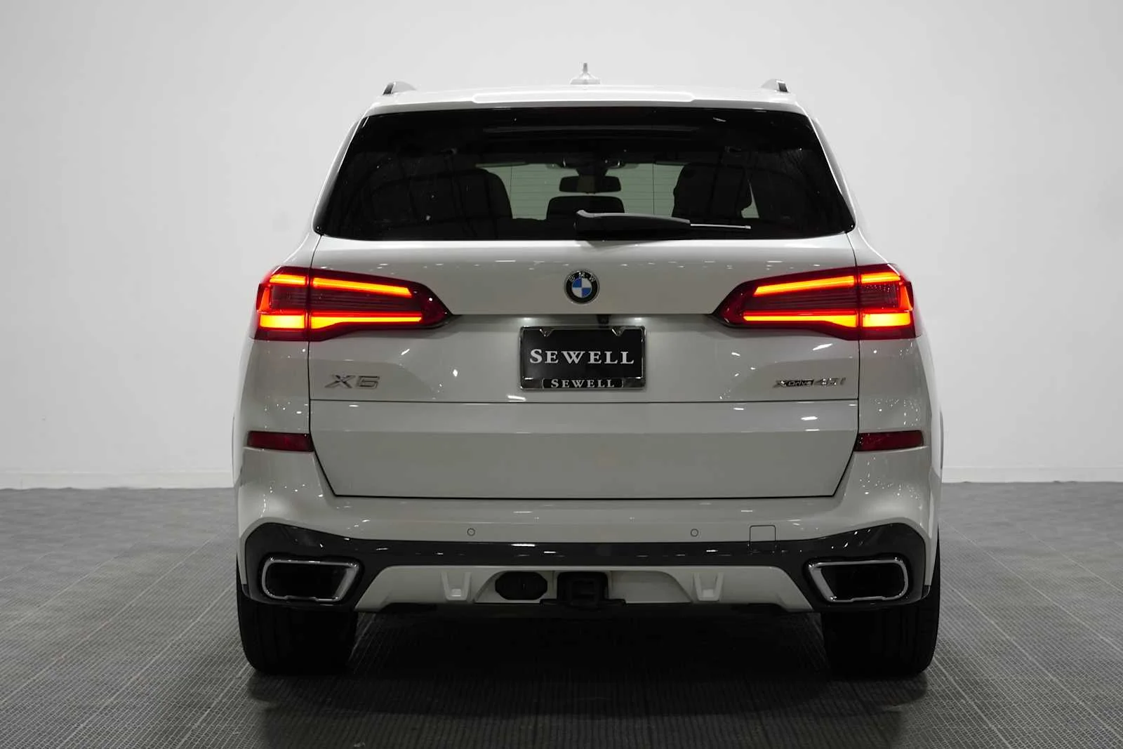 Used 2019 Mineral White Metallic BMW xDrive40i image 5