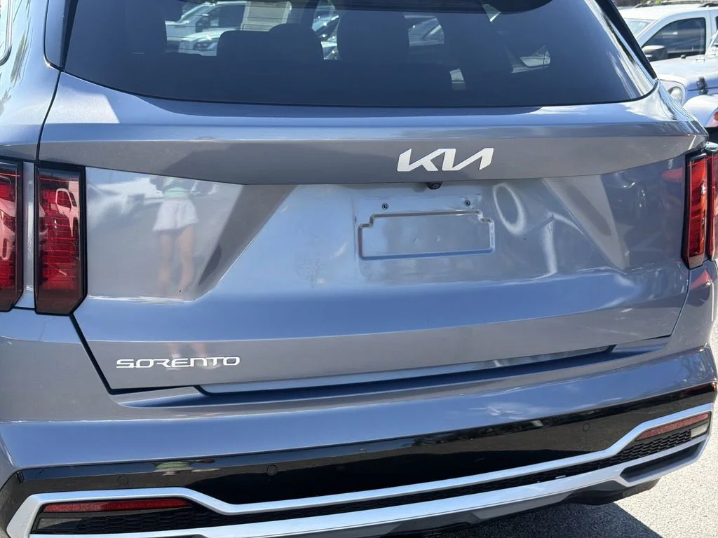 Used 2023 Silver Kia S image 39