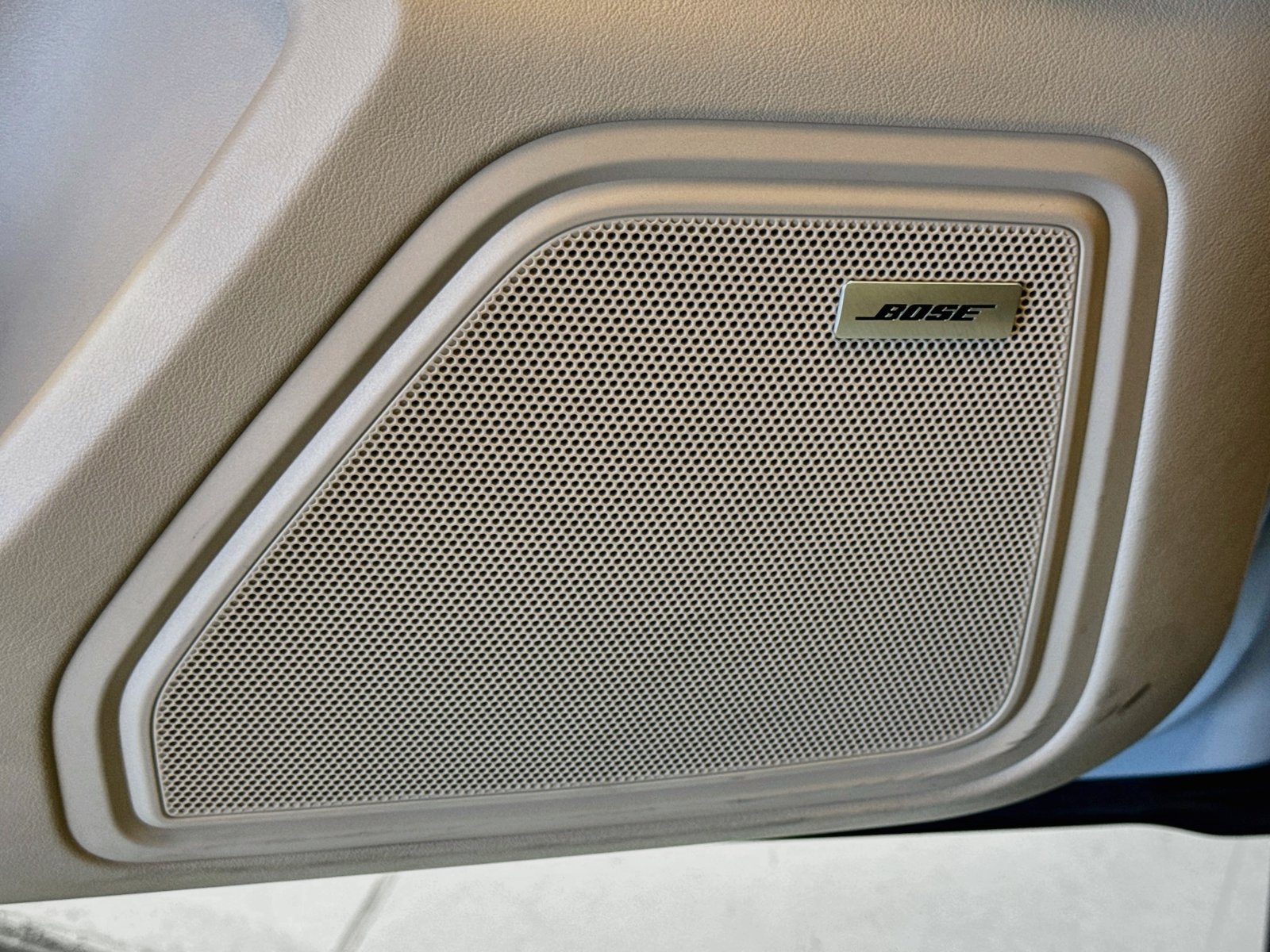 Used 2025 Chalk Porsche T image 12