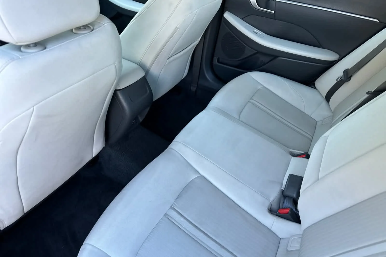 Certified Used 2025 Silver Hyundai SEL image 4