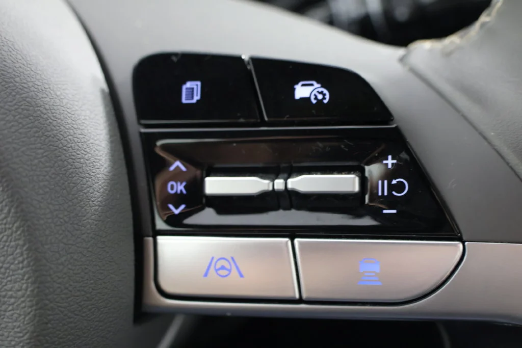 Certified Used 2025 Gray Hyundai SEL Convenience image 12