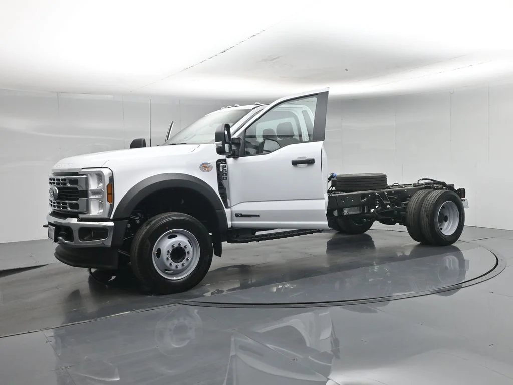 New 2026 Oxford White Ford XL image 5