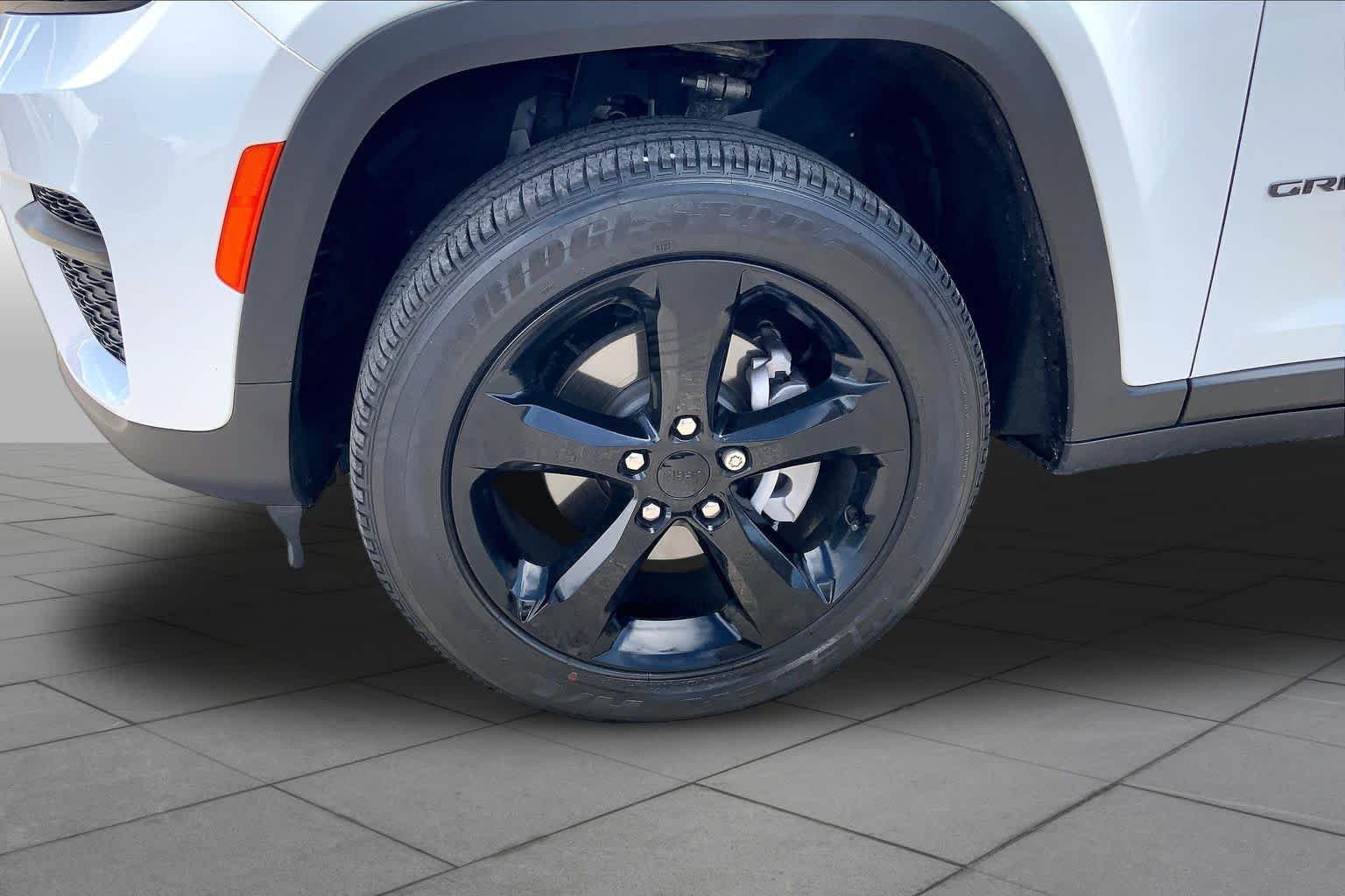 Used 2024 Bright White Clearcoat Jeep Altitude X image 9