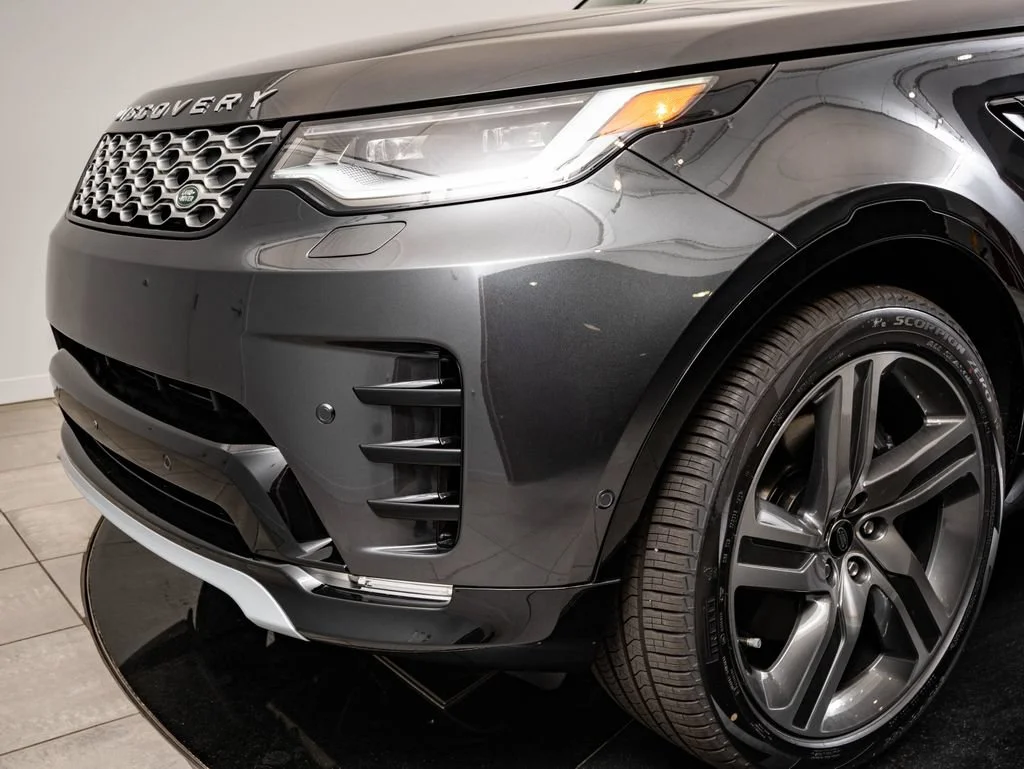 New 2026 Carpathian Gray Premium Metallic Land Rover Gemini Edition image 3