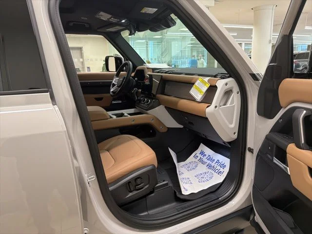 2026 Land Rover Defender X-Dynamic SE - Photo 12