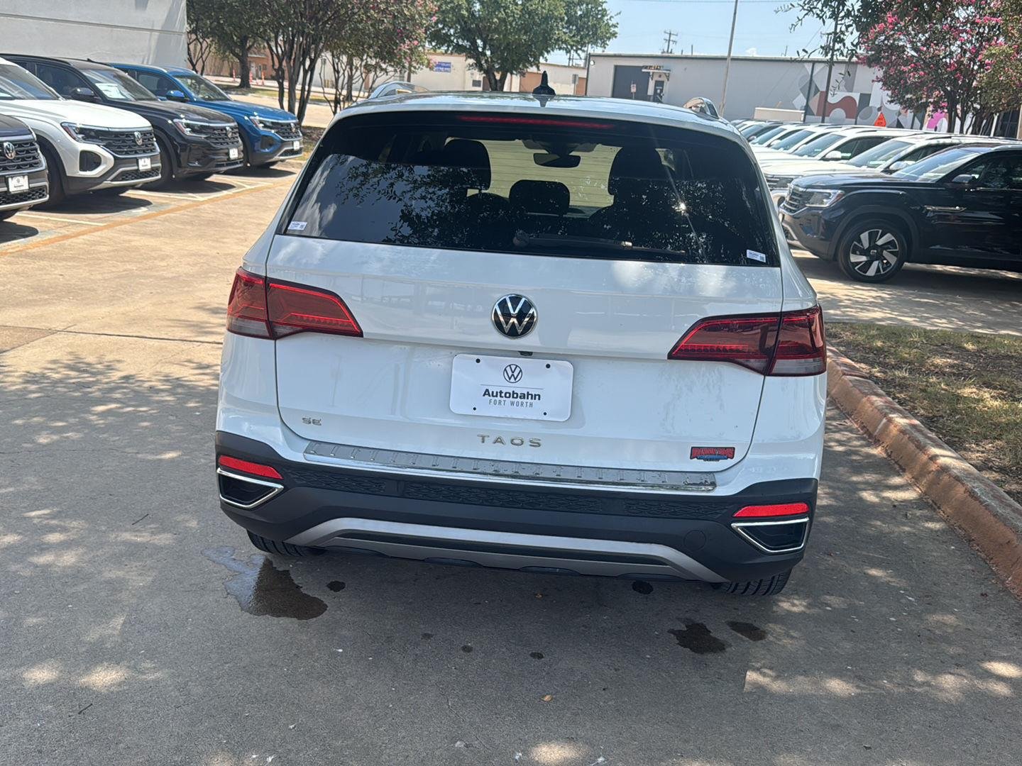 Used 2023 Pure White Volkswagen SE image 6