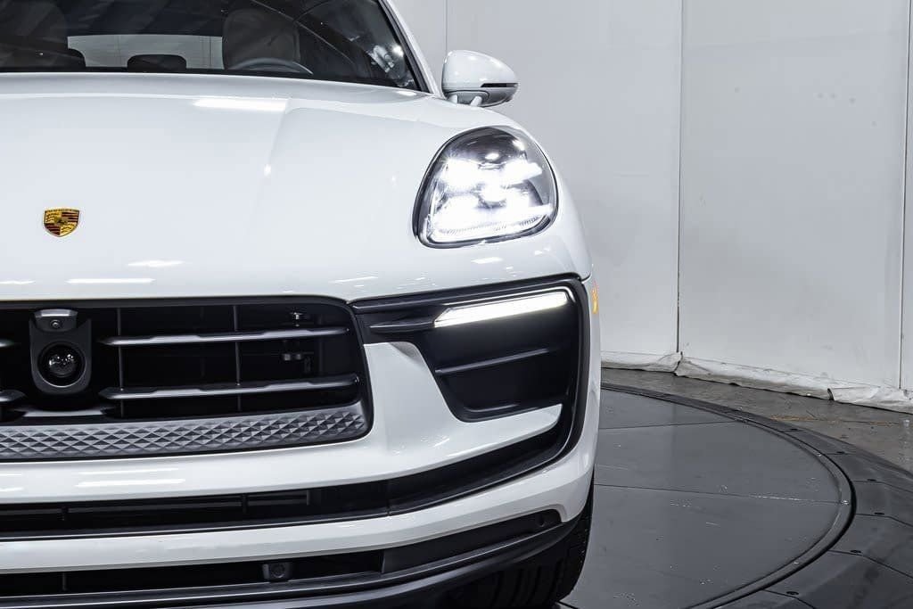 2025 Porsche Macan - Photo 19