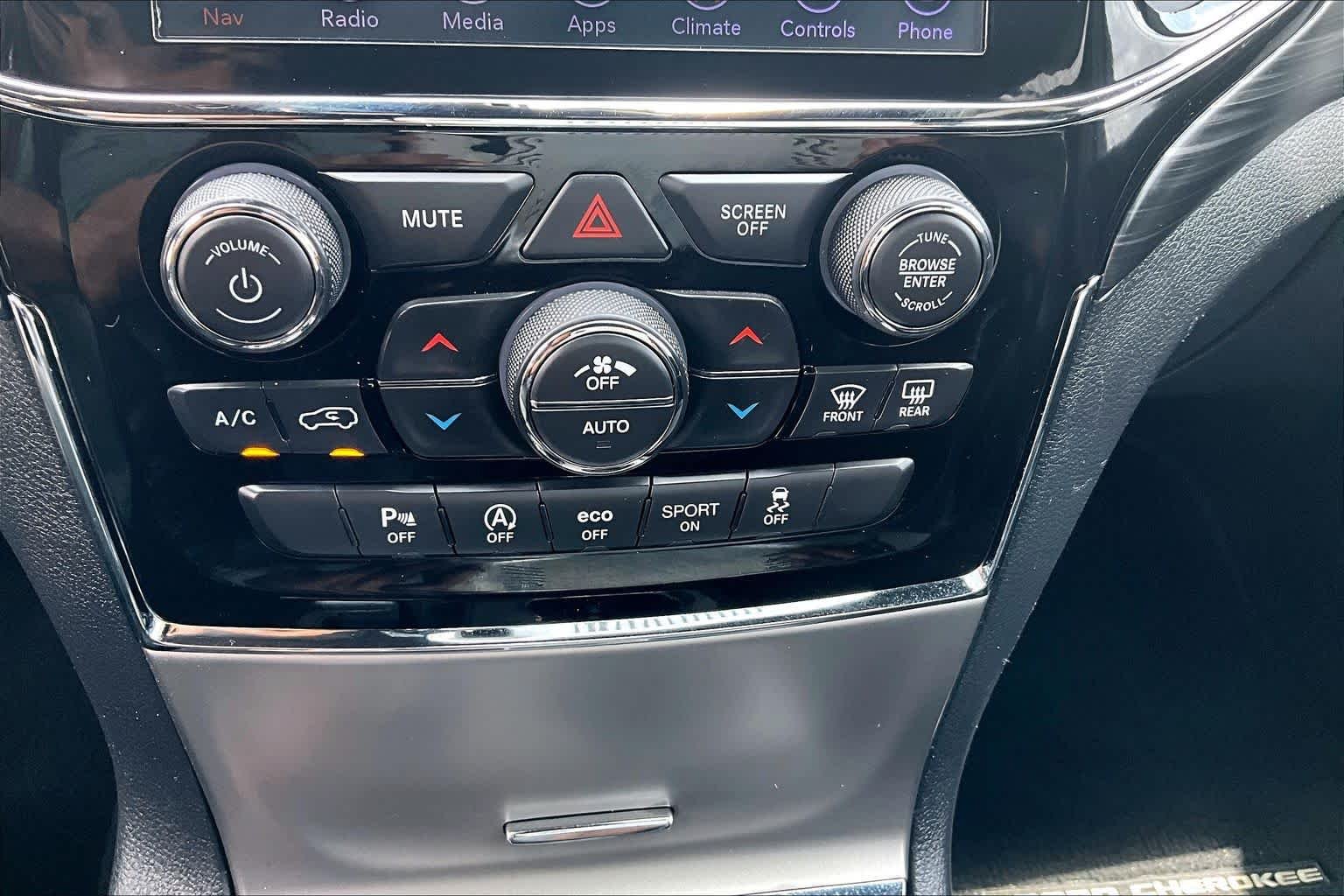 Used 2019 Granite Crystal Metallic Clearcoat Jeep Altitude image 35