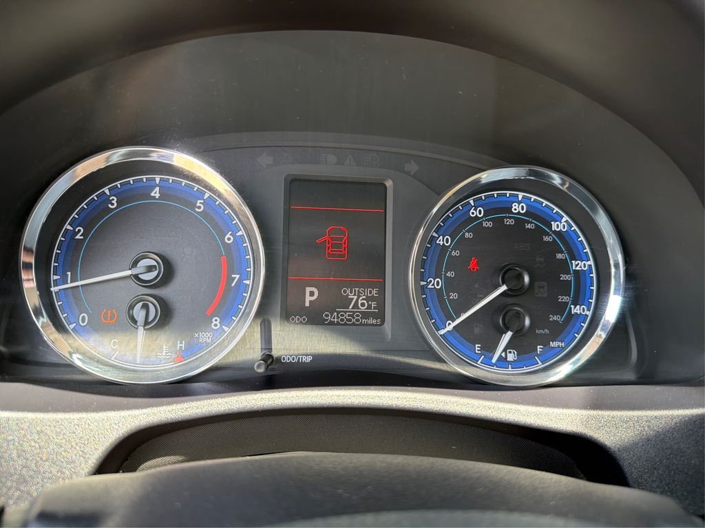 Used 2018 Classic Silver Metallic Toyota L image 16