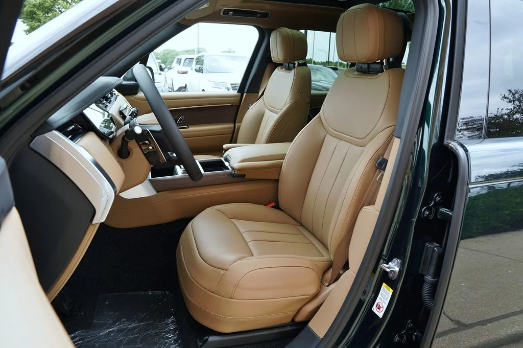 New 2026 British Racing Green Land Rover SE image 13