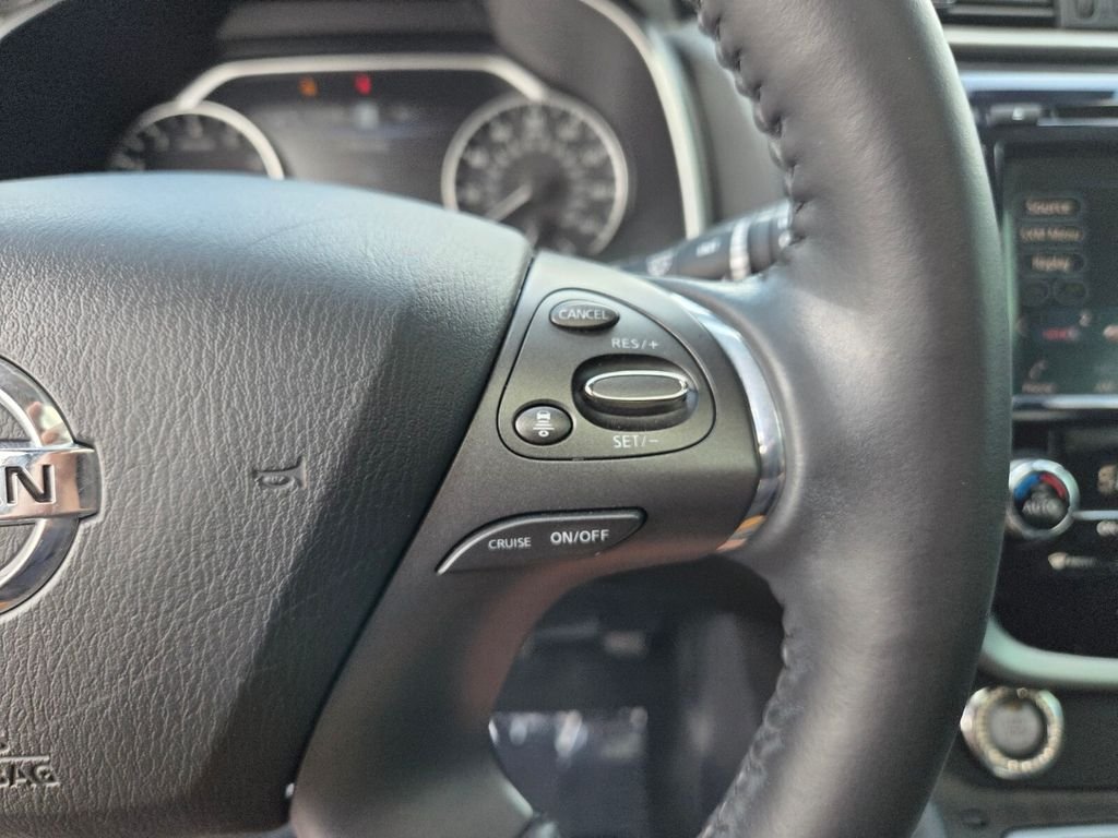 Used 2022 Black Nissan Platinum image 32