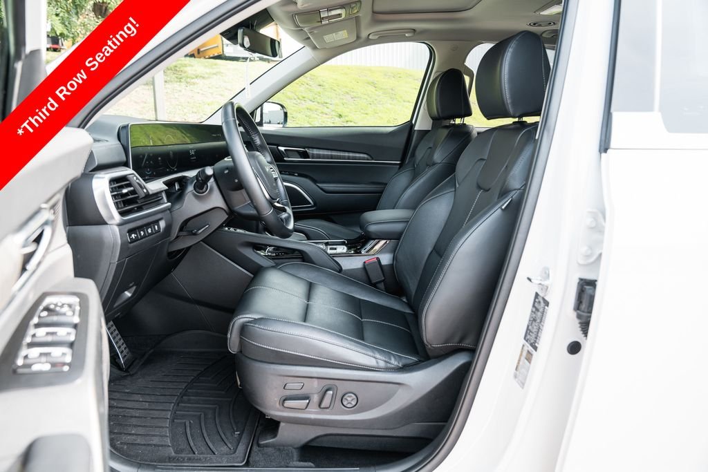 Used 2025 White Pearl Kia SX image 25