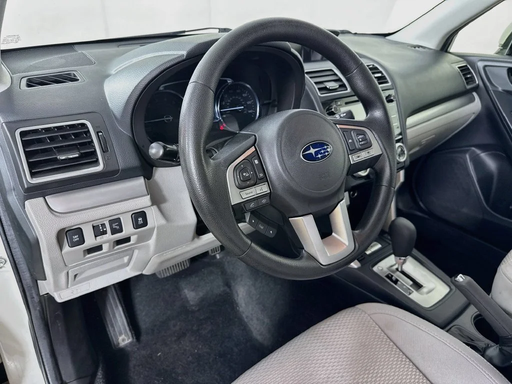 Used 2017 White Subaru 2.5i Premium image 9