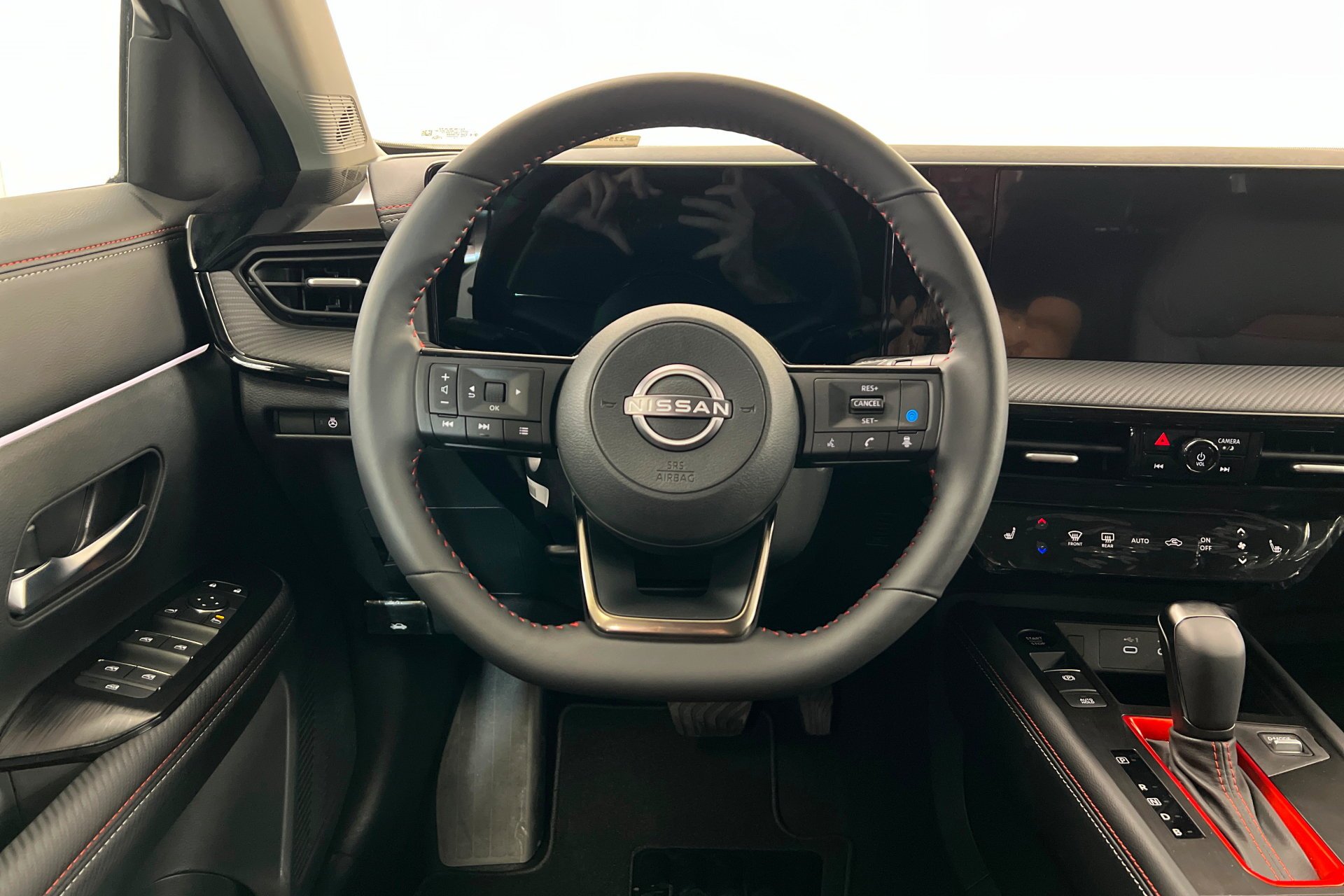 New 2026 Aspen White TriCoat / Super Black Two-tone Nissan SR image 13