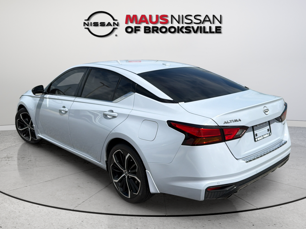 Used 2023 Pearl Nissan 2.5 SR image 7
