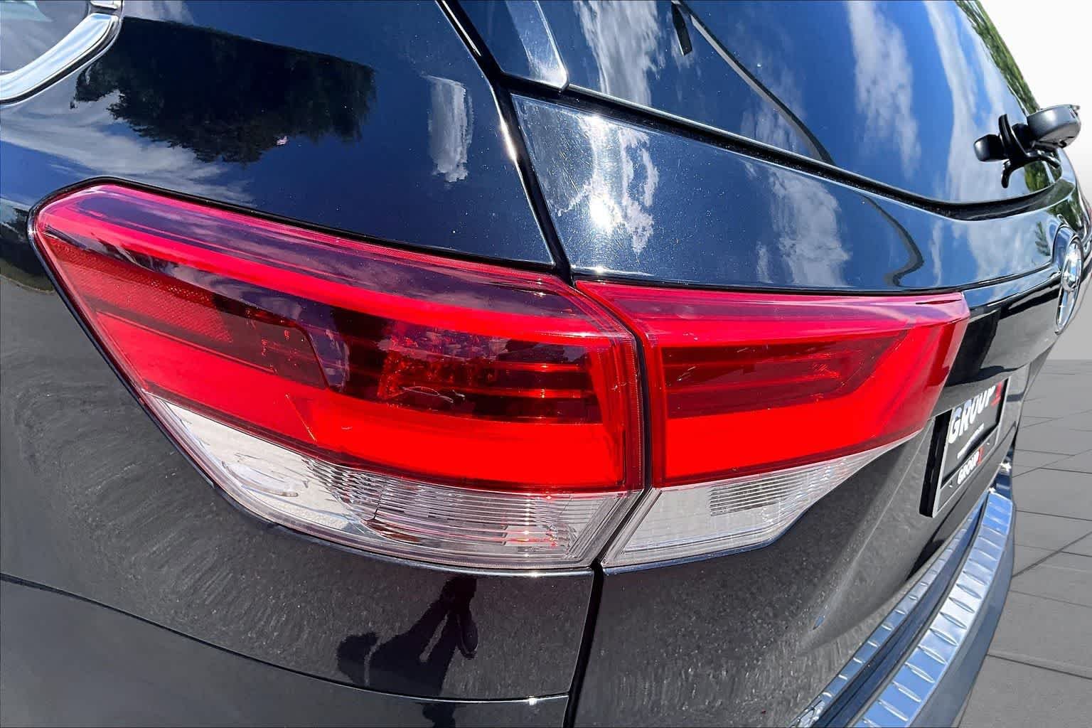 Used 2018 Midnight Black Metallic Toyota XLE image 29