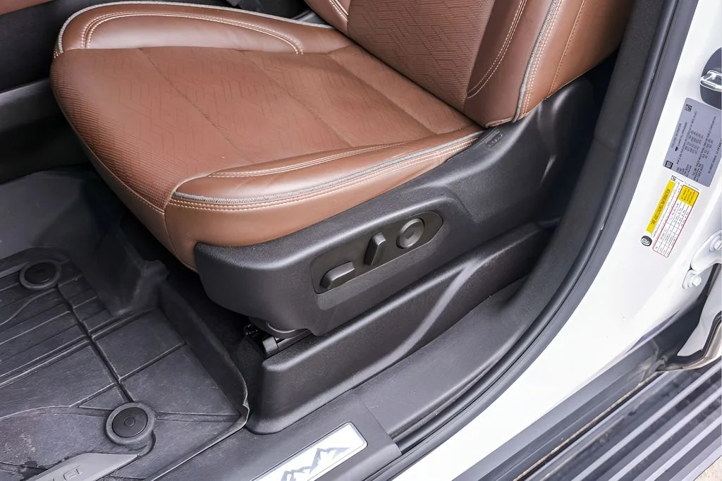Used 2023 Beige Chevrolet High Country image 11