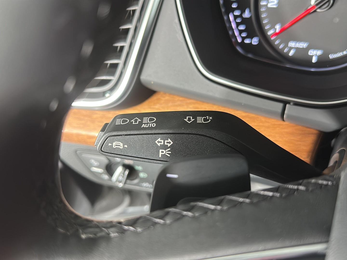 Used 2023 Daytona Gray Pearl Effect Audi S line Premium image 26