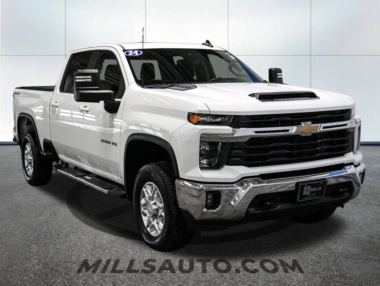 Used 2024 White Chevrolet LT image 11