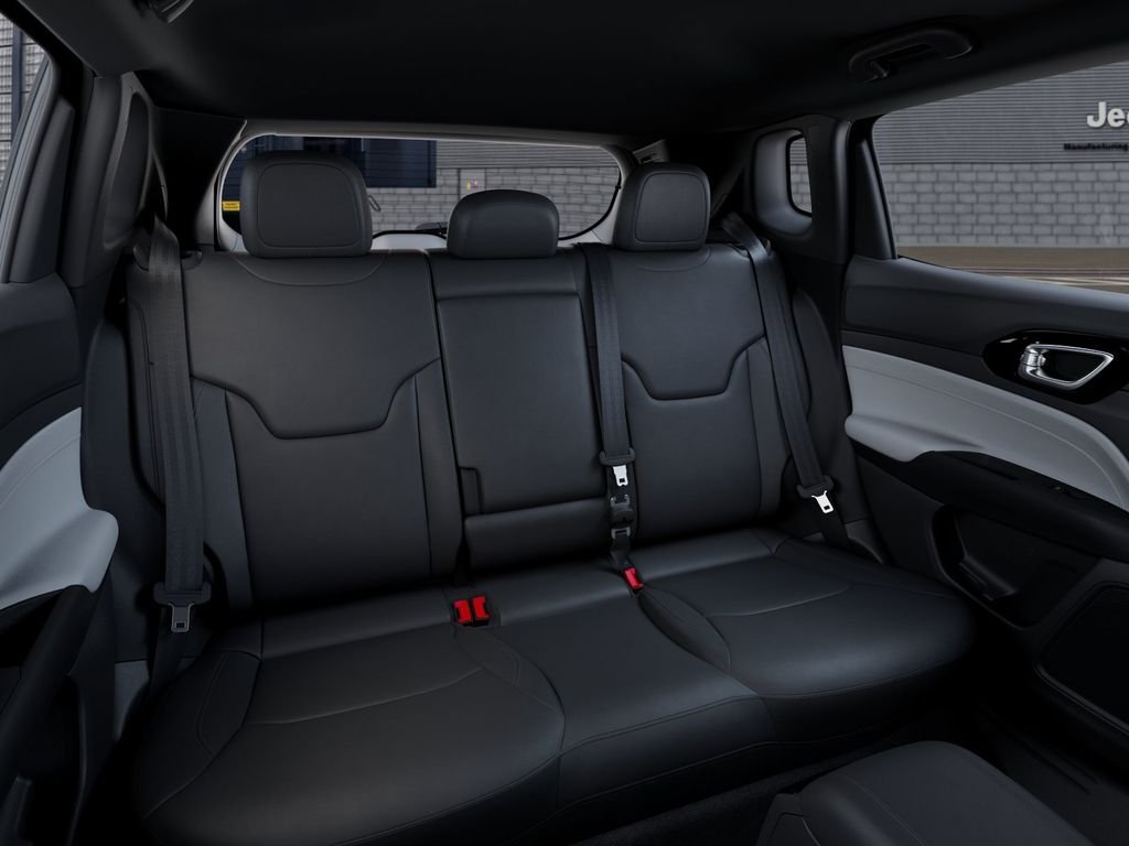 New 2026 Diamond Black Crystal Pearl-Coat Exterior Paint Jeep Limited image 15