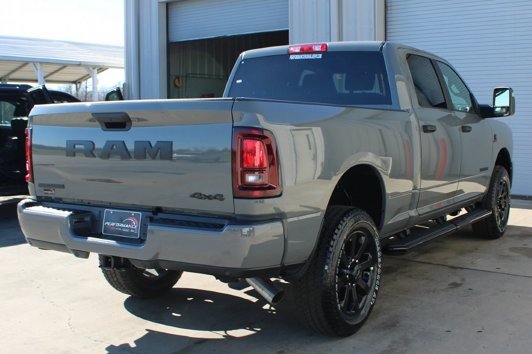 New 2026 Ceramic Gray Clear-Coat Exterior Paint RAM BIG HORN CREW CAB 4X4 image 30