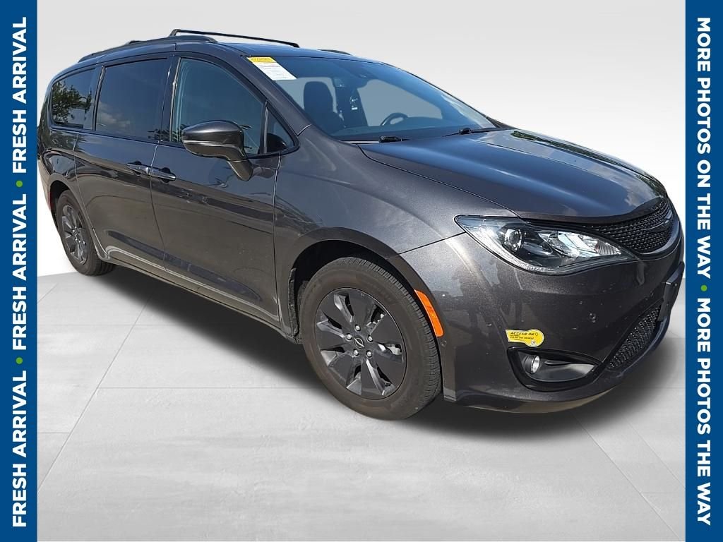 Used 2020 Gray Chrysler Limited image 1