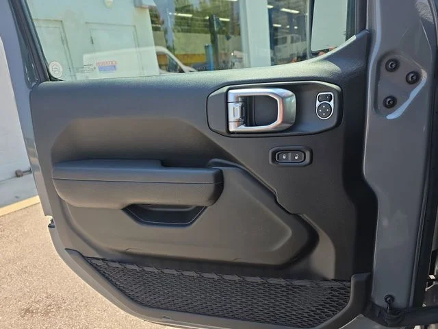 Used 2023 Gray Jeep Sport S image 27