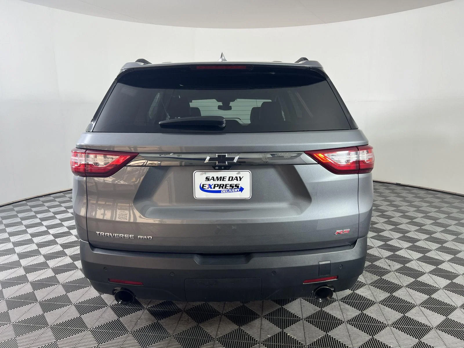 Used 2020 SATIN STEEL METALLIC Chevrolet RS image 28