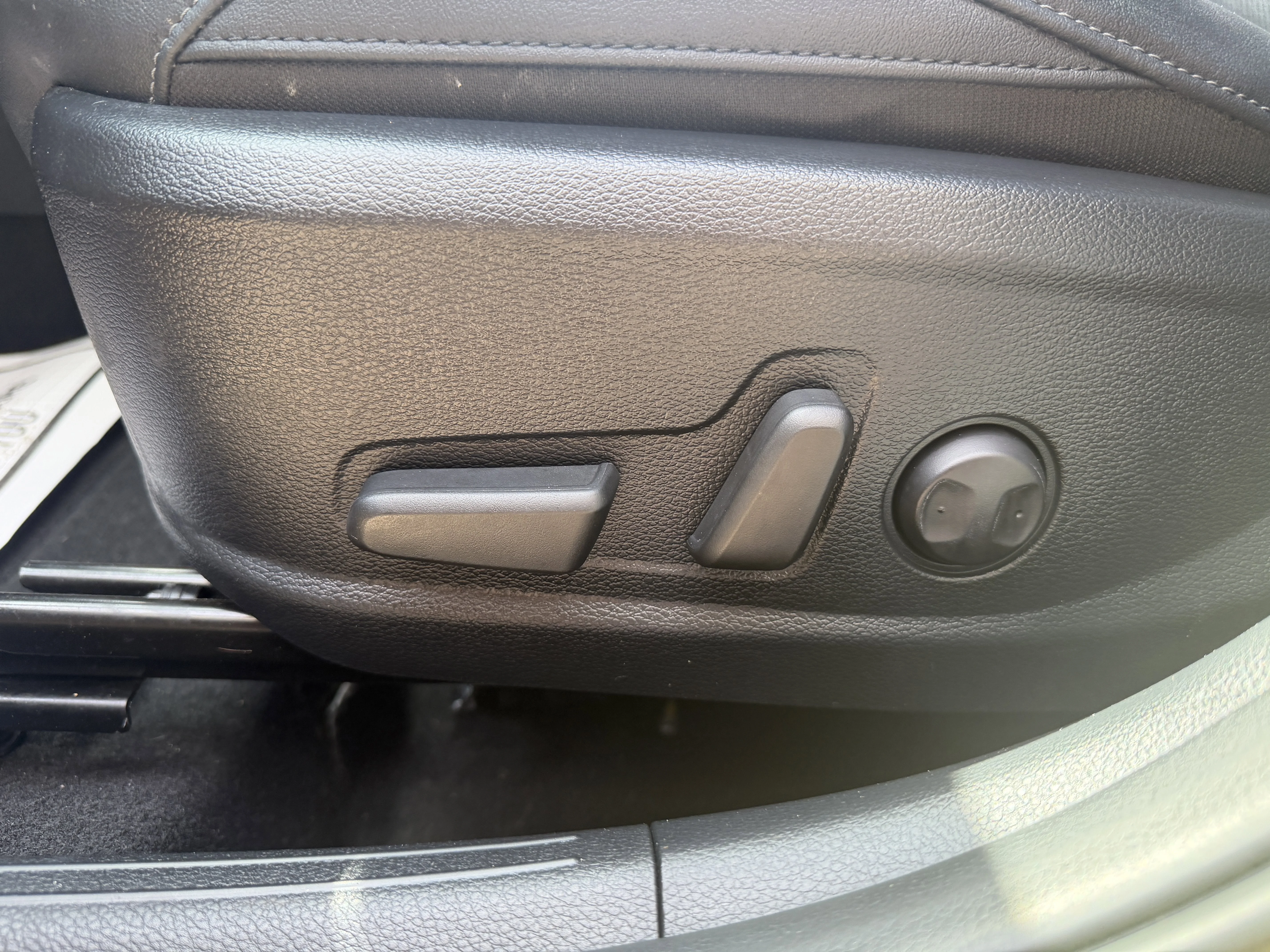 Used 2021 Starbright Yellow Kia SX image 31