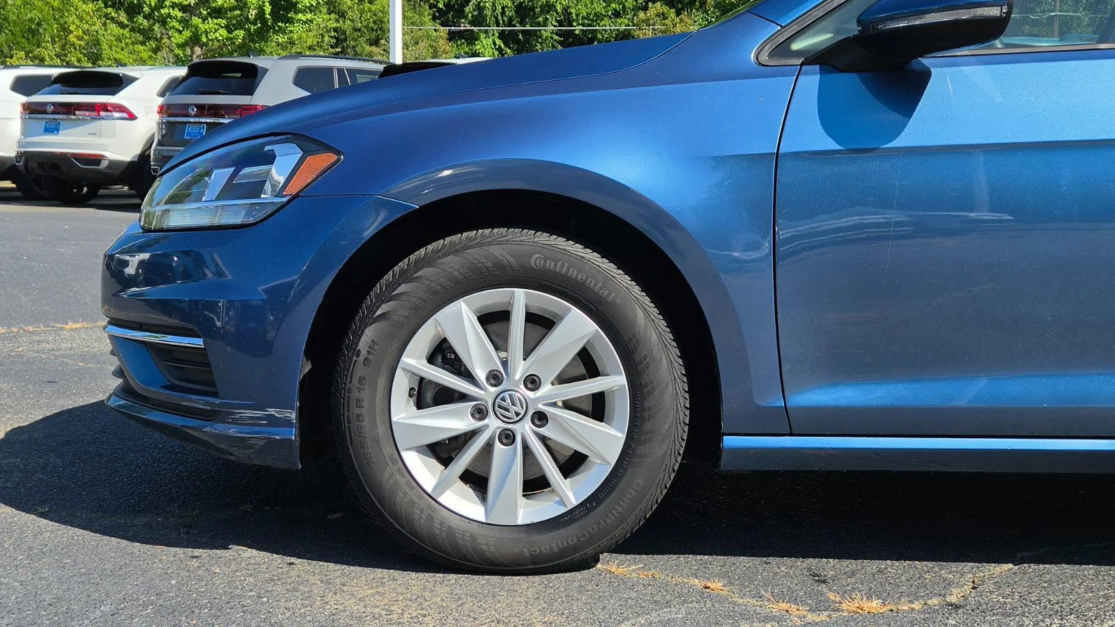 Used 2019 Silk Blue Metallic Volkswagen S image 16