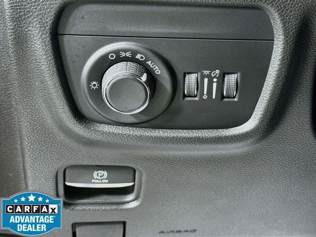 Used 2023 Silver Jeep Altitude image 10