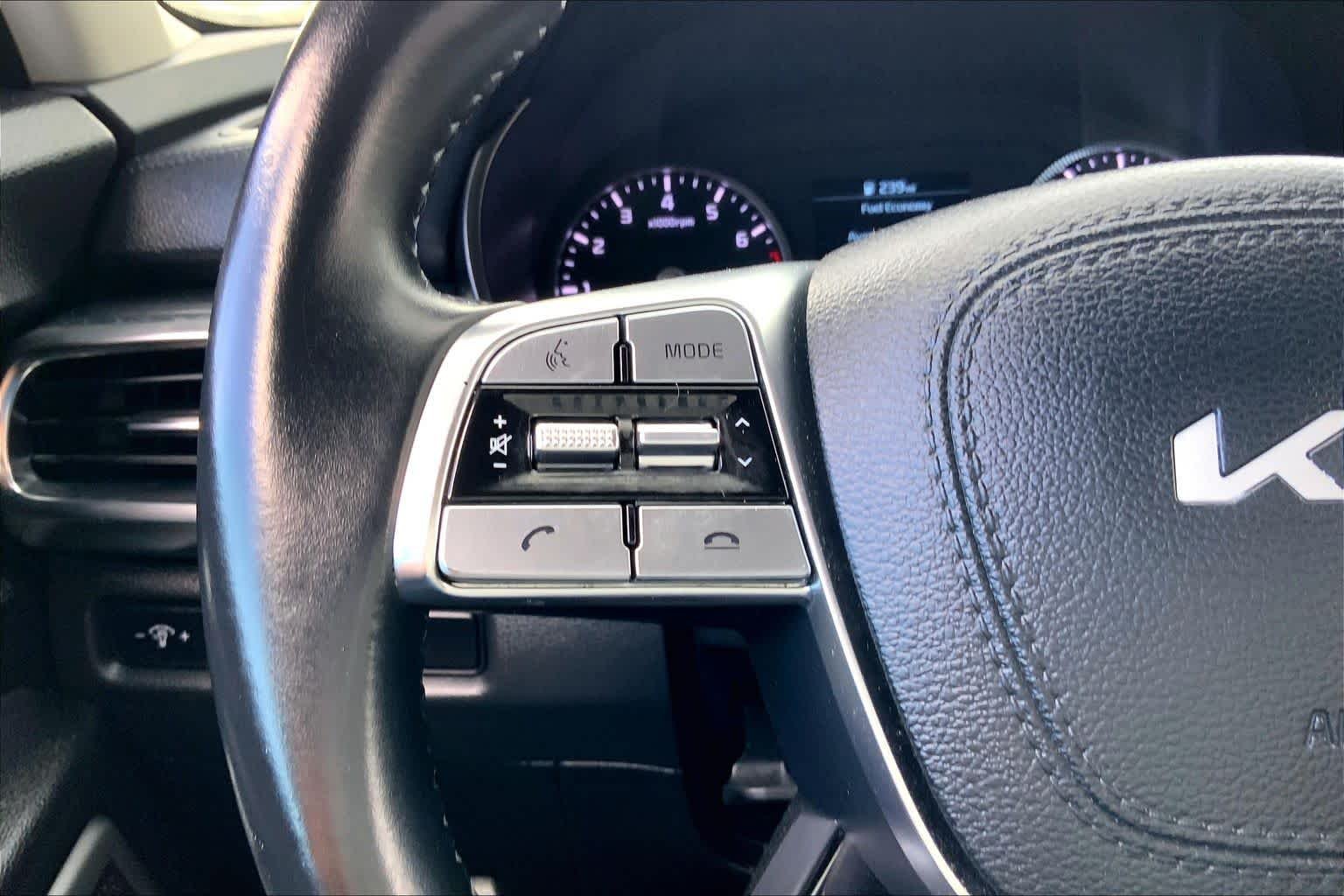 2022 Kia Telluride LX - Photo 21