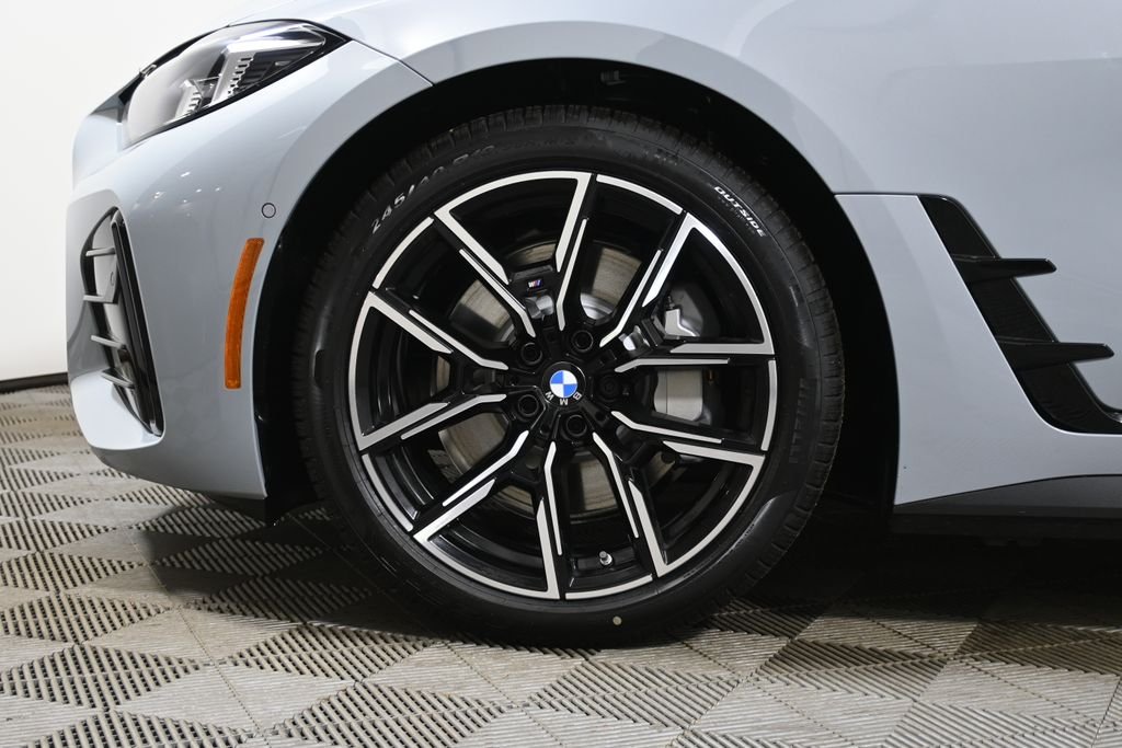 Used 2026 Gray BMW xDrive40 image 12