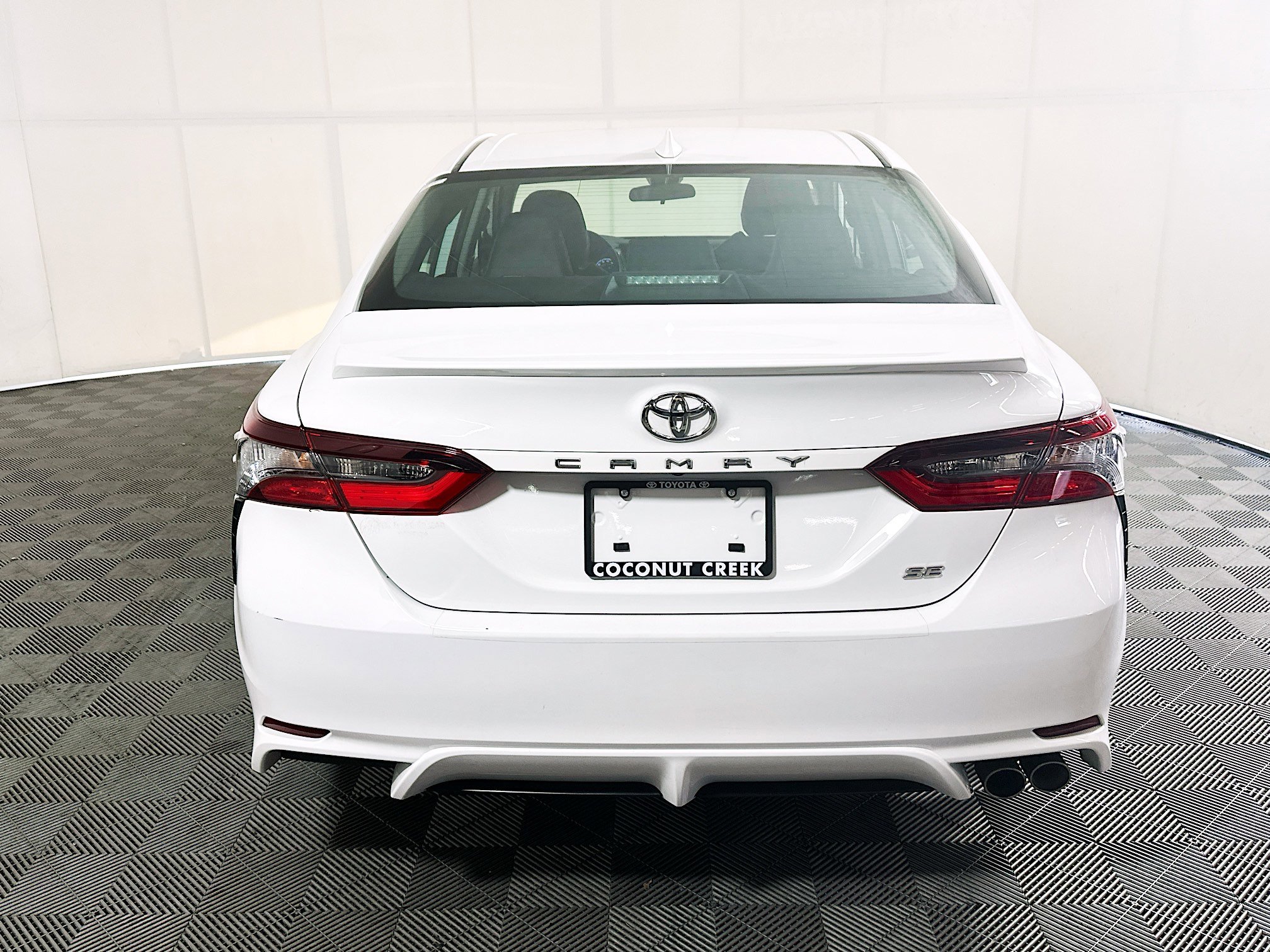 Used 2023 Ice Toyota SE image 4