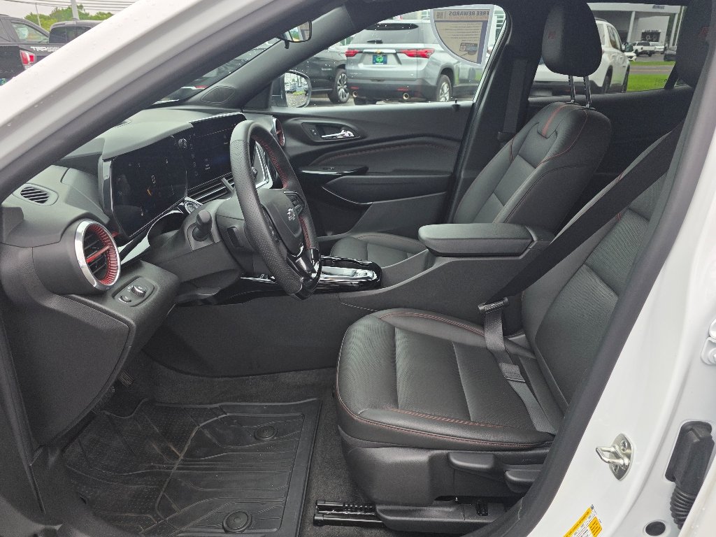 Used 2025 Summit White Chevrolet 2RS image 33