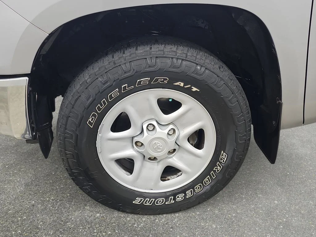 Used 2014 Silver Toyota SR5 image 33