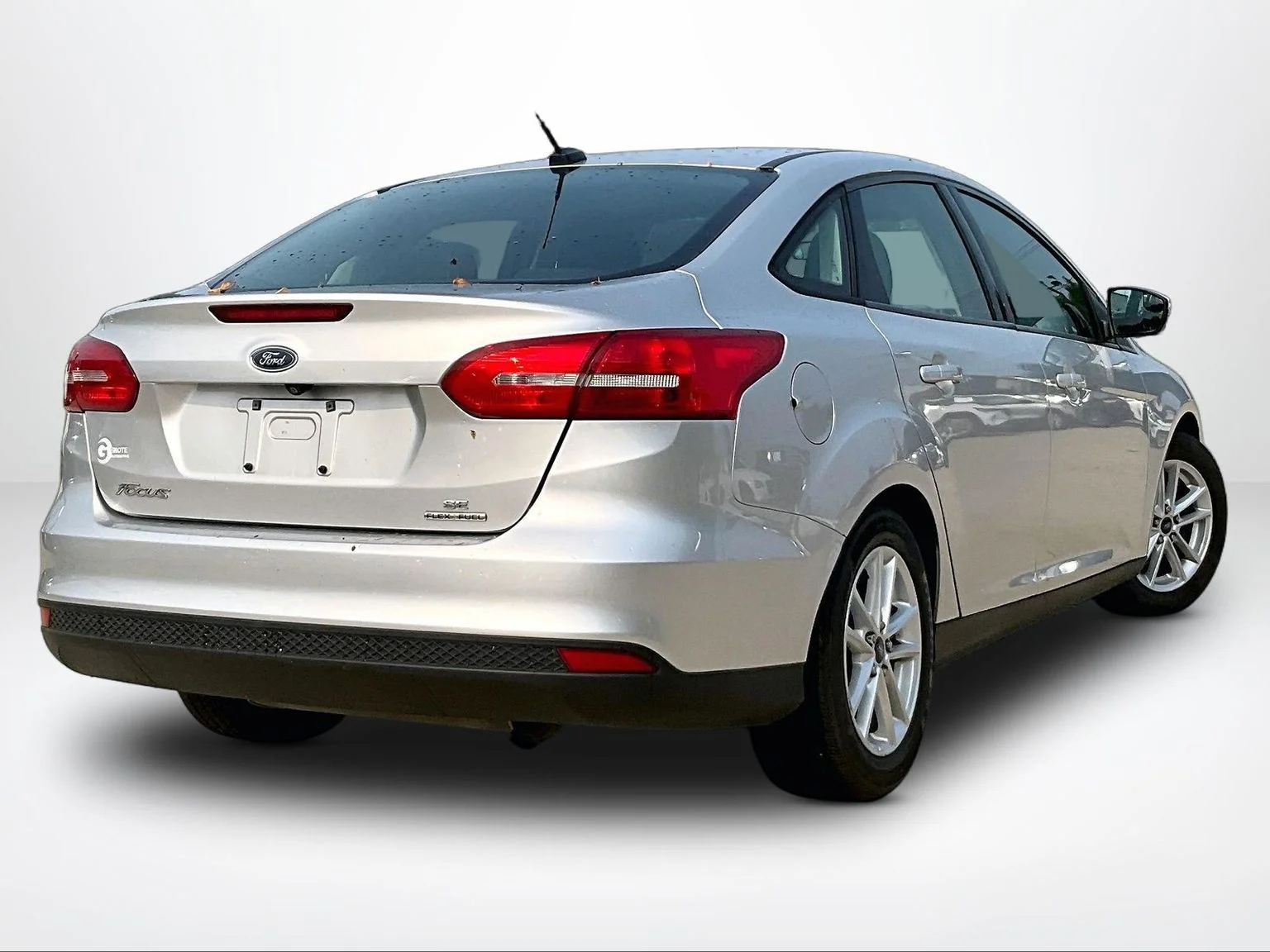 Used 2016 Silver Ford SE image 3