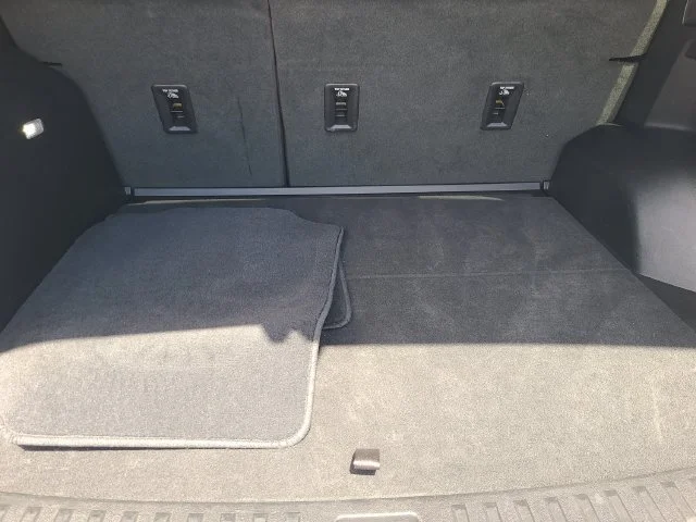 Used 2026 Lakeshore Blue Metallic Chevrolet LT image 9
