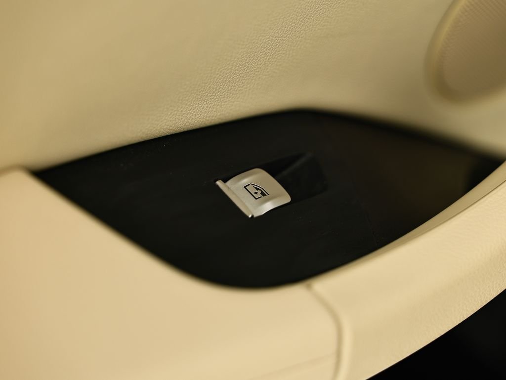 Used 2024 Black BMW xDrive30i image 25