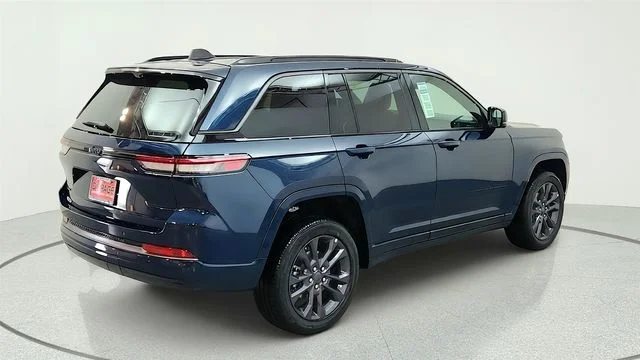 New 2026 Fathom Blue Pearl-Coat Exterior Paint Jeep Limited Reserve image 13