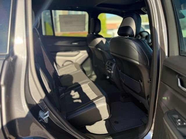 New 2025 Baltic Gray Metallic Clear-Coat Exterior Paint Jeep Altitude X image 30
