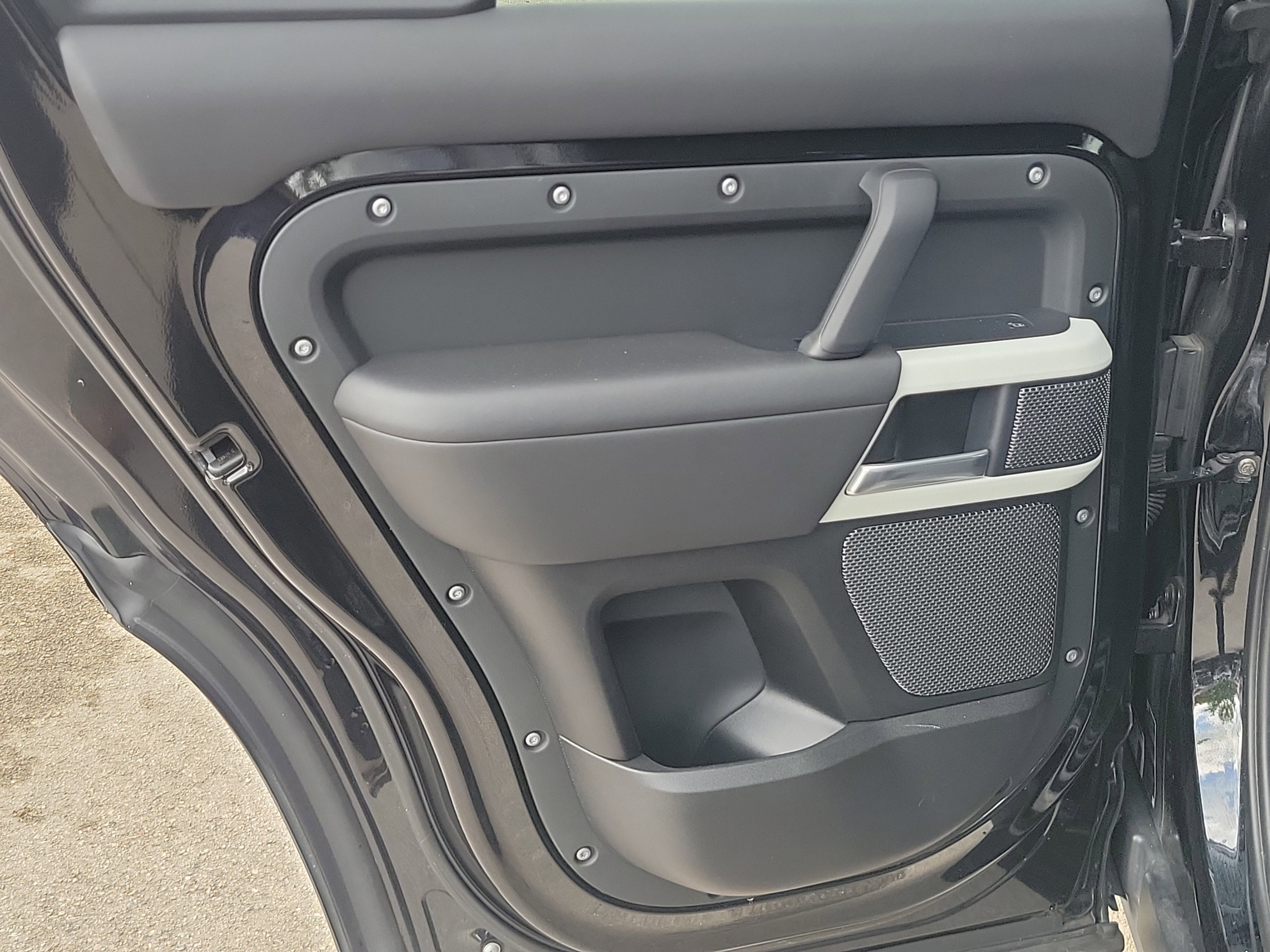 Used 2022 Black Land Rover XS Edition image 8