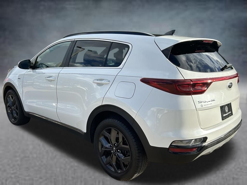 Used 2020 White Kia S image 4