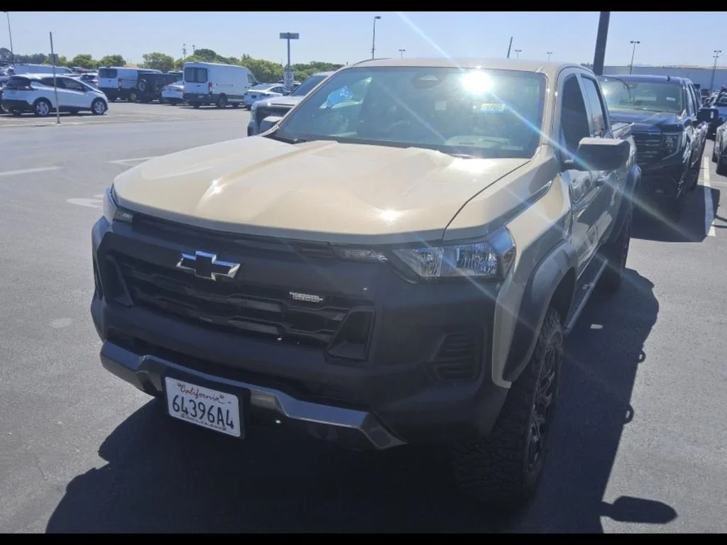 Used 2024 Chevrolet Colorado Trail Boss with VIN 1GCPTEEK1R1179105 for sale in Kansas City