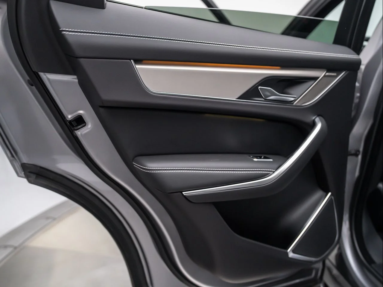 New 2025 Eiger Grey Jaguar R-Dynamic S P400 AWD Automatic image 25