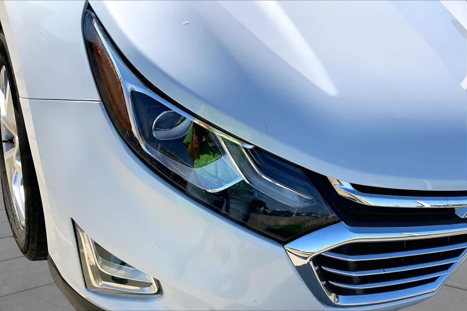Used 2020 Iridescent Pearl Tricoat Chevrolet Premier image 27
