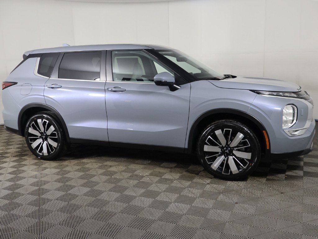 New 2026 Gray Mitsubishi SE image 21